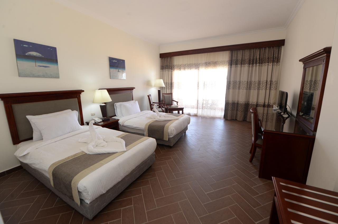 Savanna Empire Spa & Resort Ataqah Exterior photo