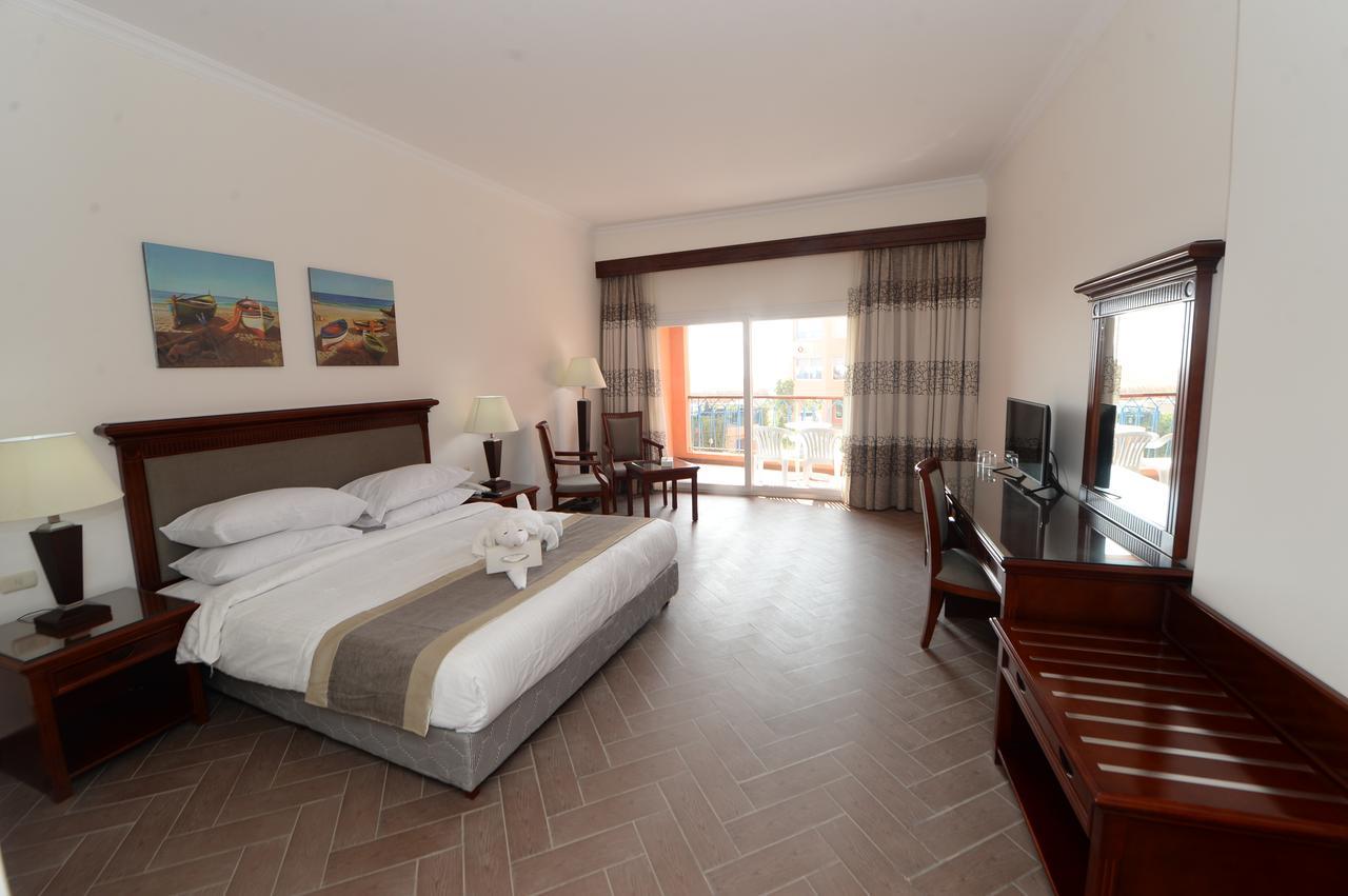 Savanna Empire Spa & Resort Ataqah Exterior photo